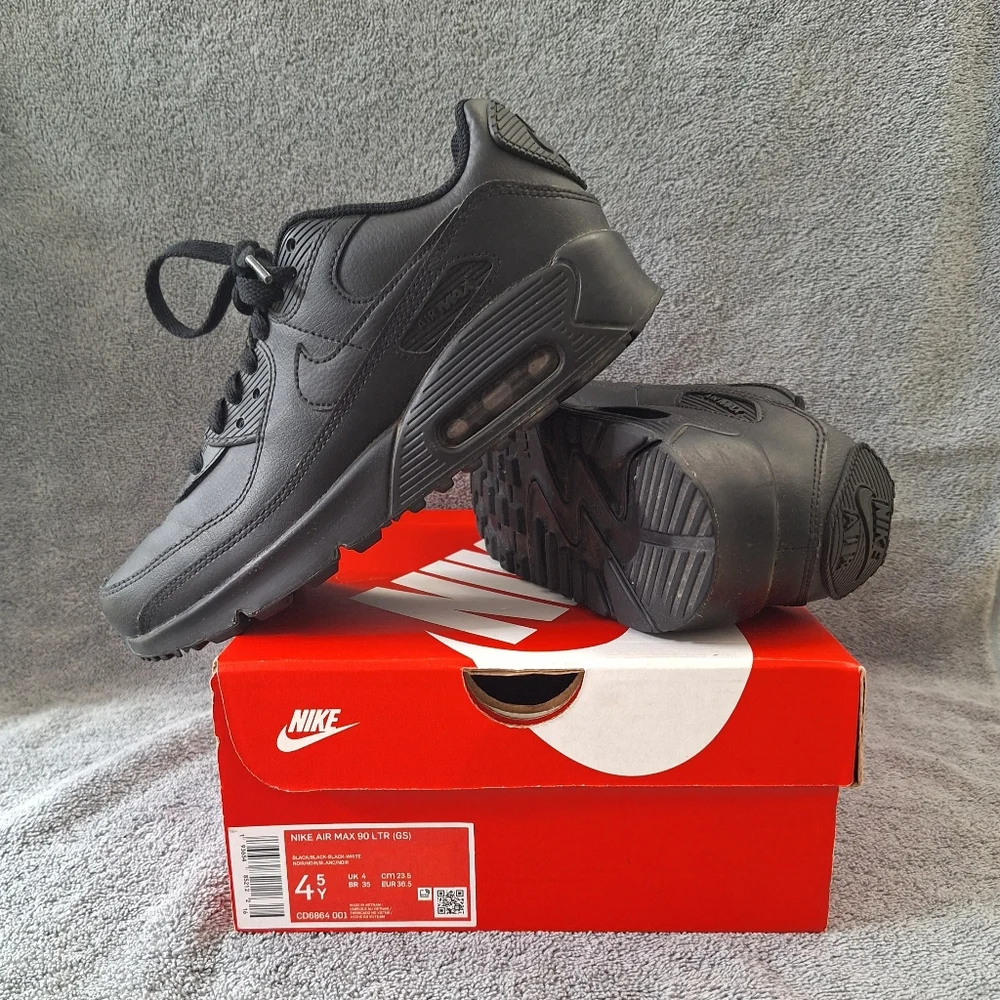 NIKE Air Max 90 - Youth - Size 4.5Y